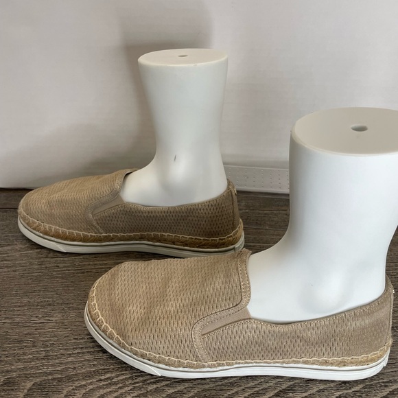 Jimmy Choo Slip-On Espadrilles Shoe. Tan/gold EUR size 40 (US 9) pre-owned. - Picture 5 of 13